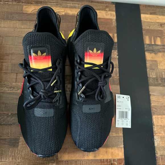 Brand new- Men’s Adidas AG Trefoil logo and the 3 stripes mark - Picture 3 of 11